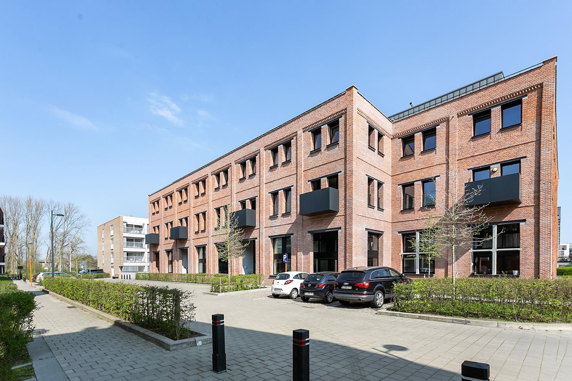 Ruim appartement met 3 slaapkamers en staanplaats foto {{pictureIndex}}