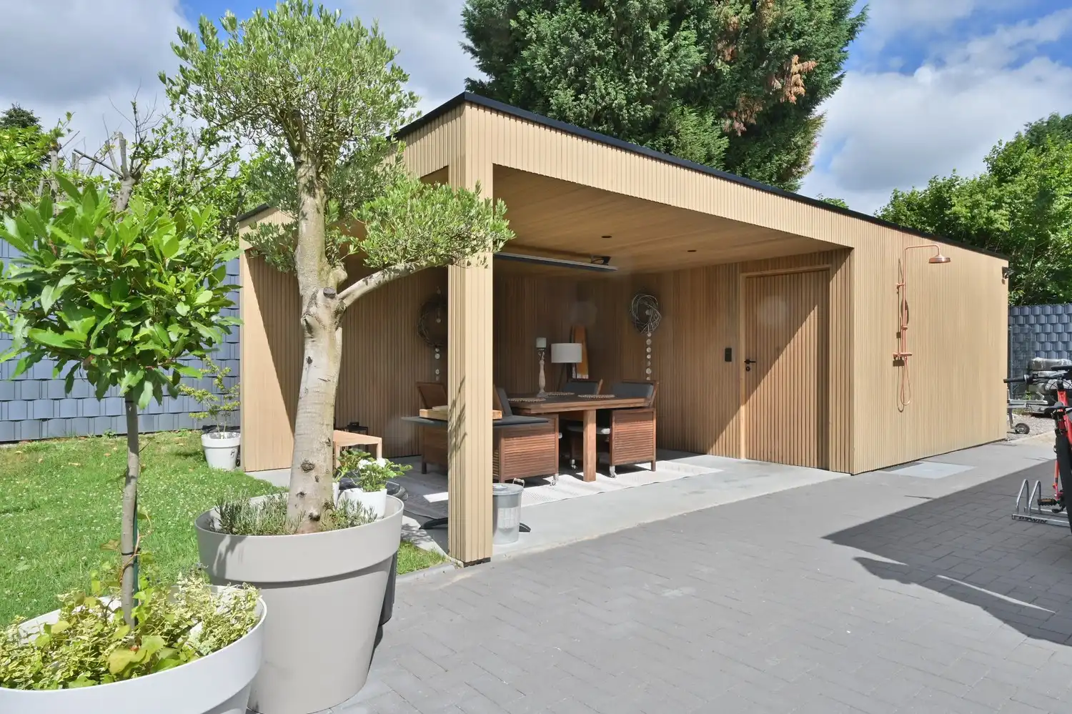 Exclusieve kantoorvilla met zwembad & poolhouse foto 9