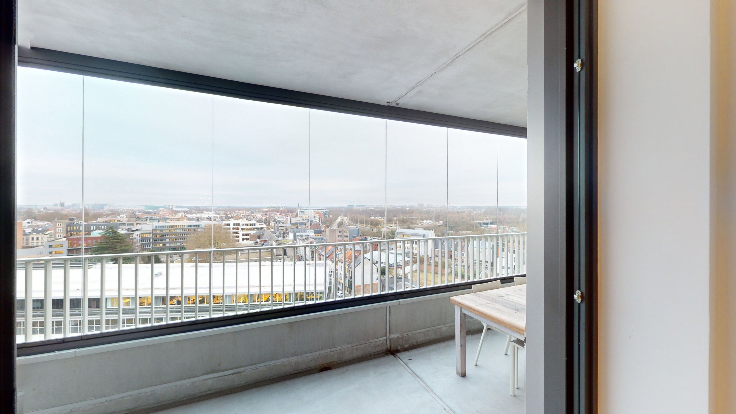 ANTWERPEN - Gemeubeld appartement met royaal terras foto 3