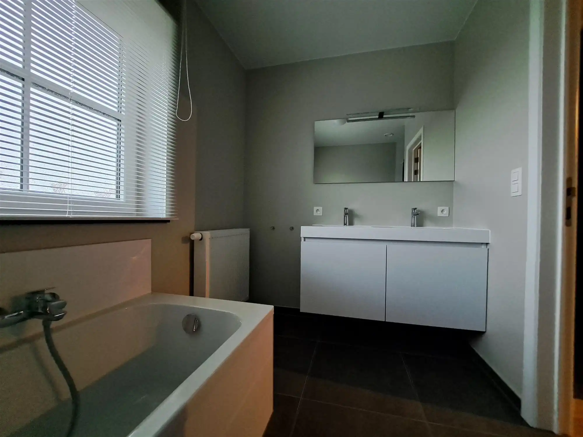 recente woning - tot in de puntjes afgewerkt - met 4 slaapkamers foto 6