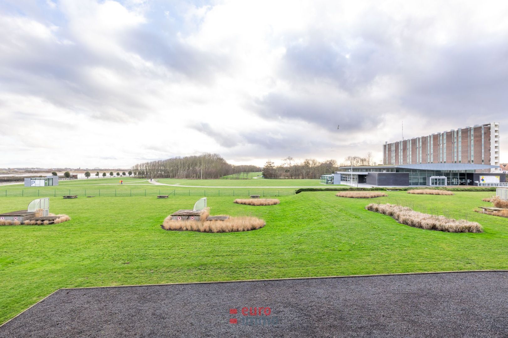 Zuidgerichte studio met slaaphoek vlakbij de havengeul & wandelpromenade in Nieuwpoort-Bad! foto 8