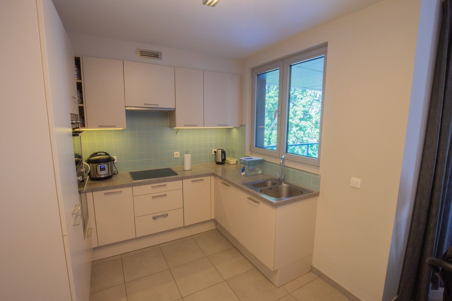 Instapklaar appartement met 2 slpks, terras & staanplaats in centrum Leuven foto 6
