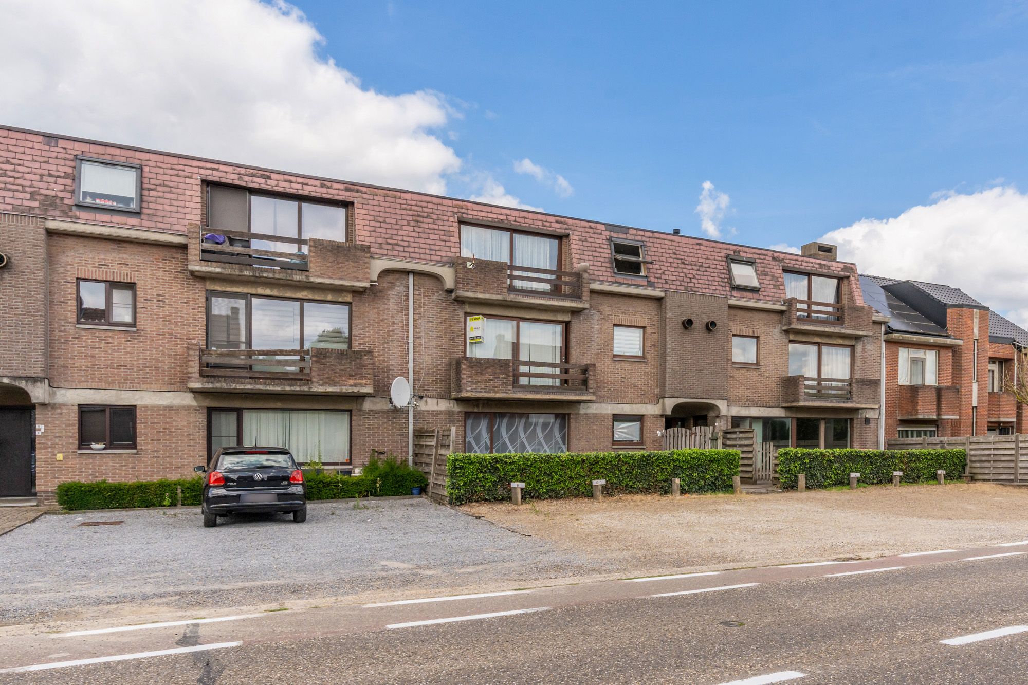 IDEALIS VASTGOED - APPARTEMENT OP 1ste  VERDIEP MET RUIM 80M² BEWOONBARE OPPERVLAKTE, 2 SLAAPKAMERS EN INPANDIGE GARAGE IN HET HARTJE VAN BOCHOLT foto 3