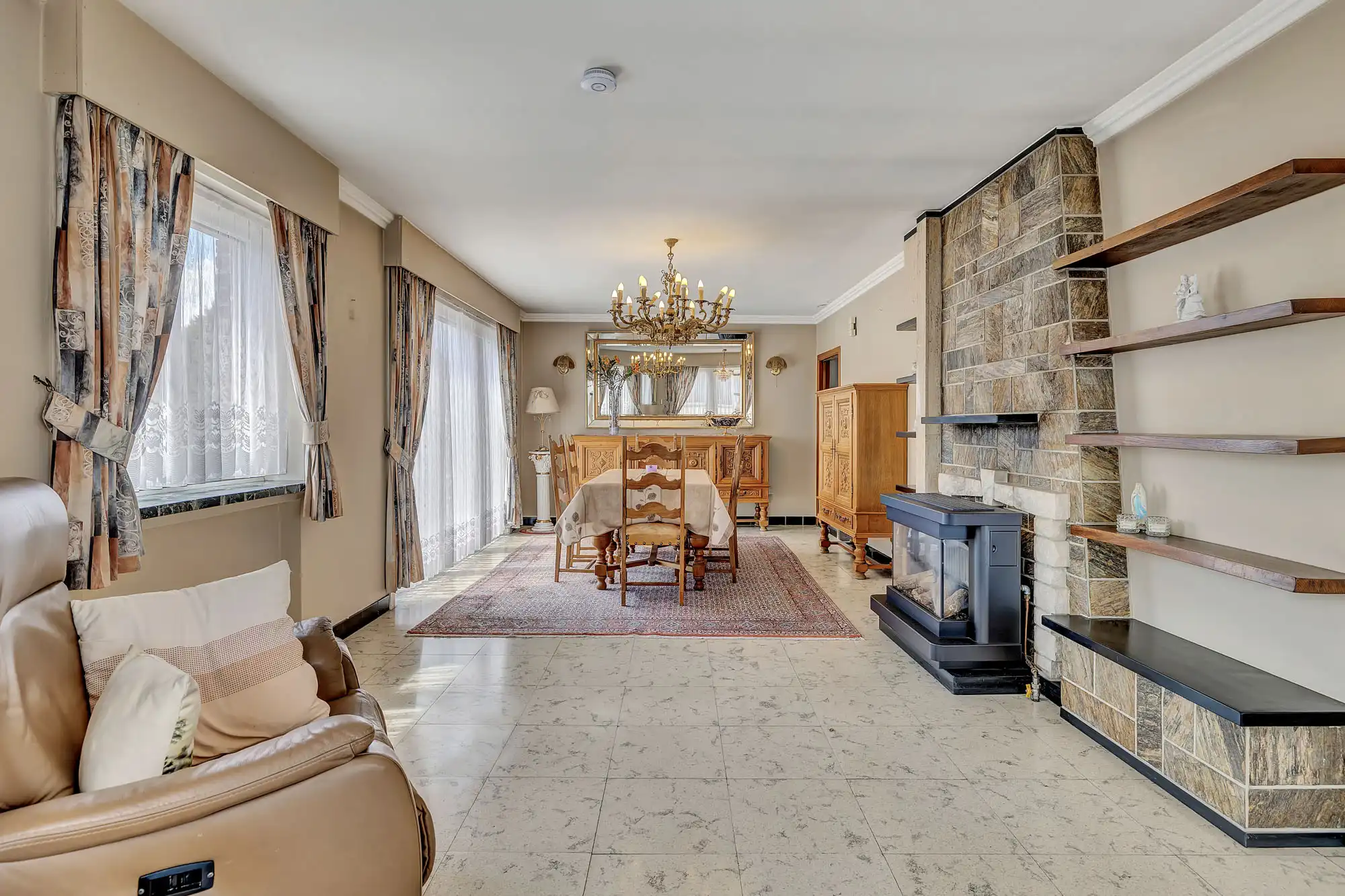 Solide, te renoveren bel-étage op goede ligging foto 9