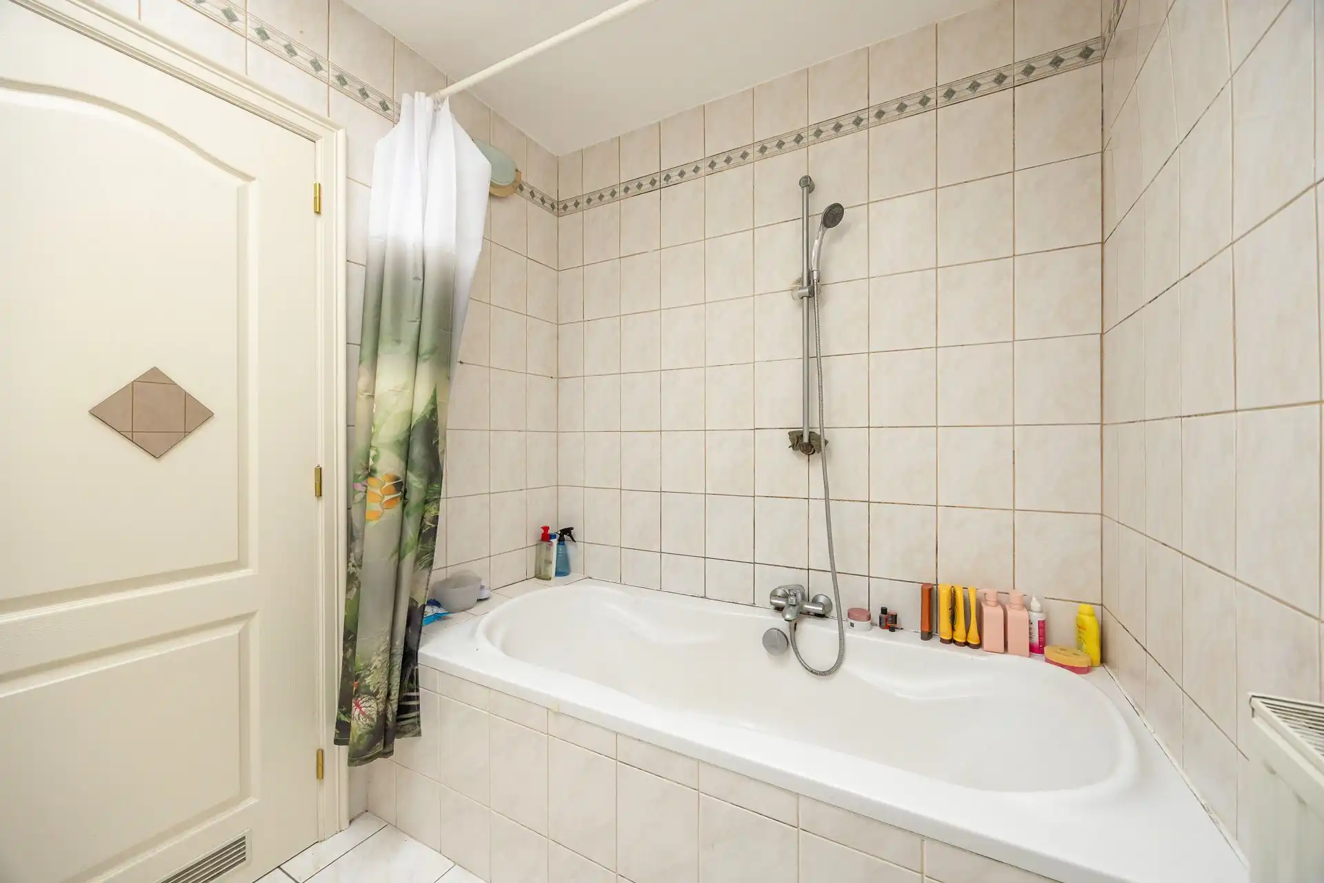Twee slaapkamer appartement op gunstige locatie + garagebox foto 8