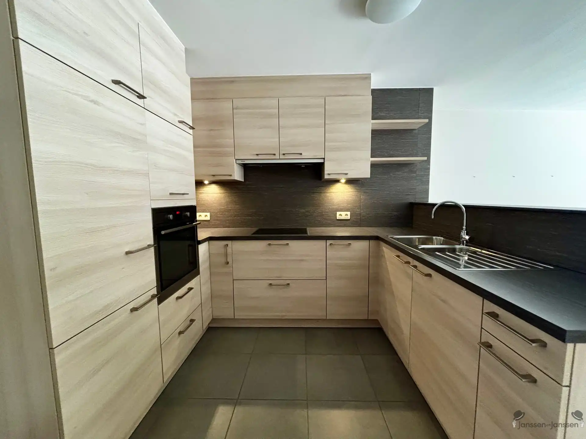 1 slaapkamer-appartement met garage foto 2
