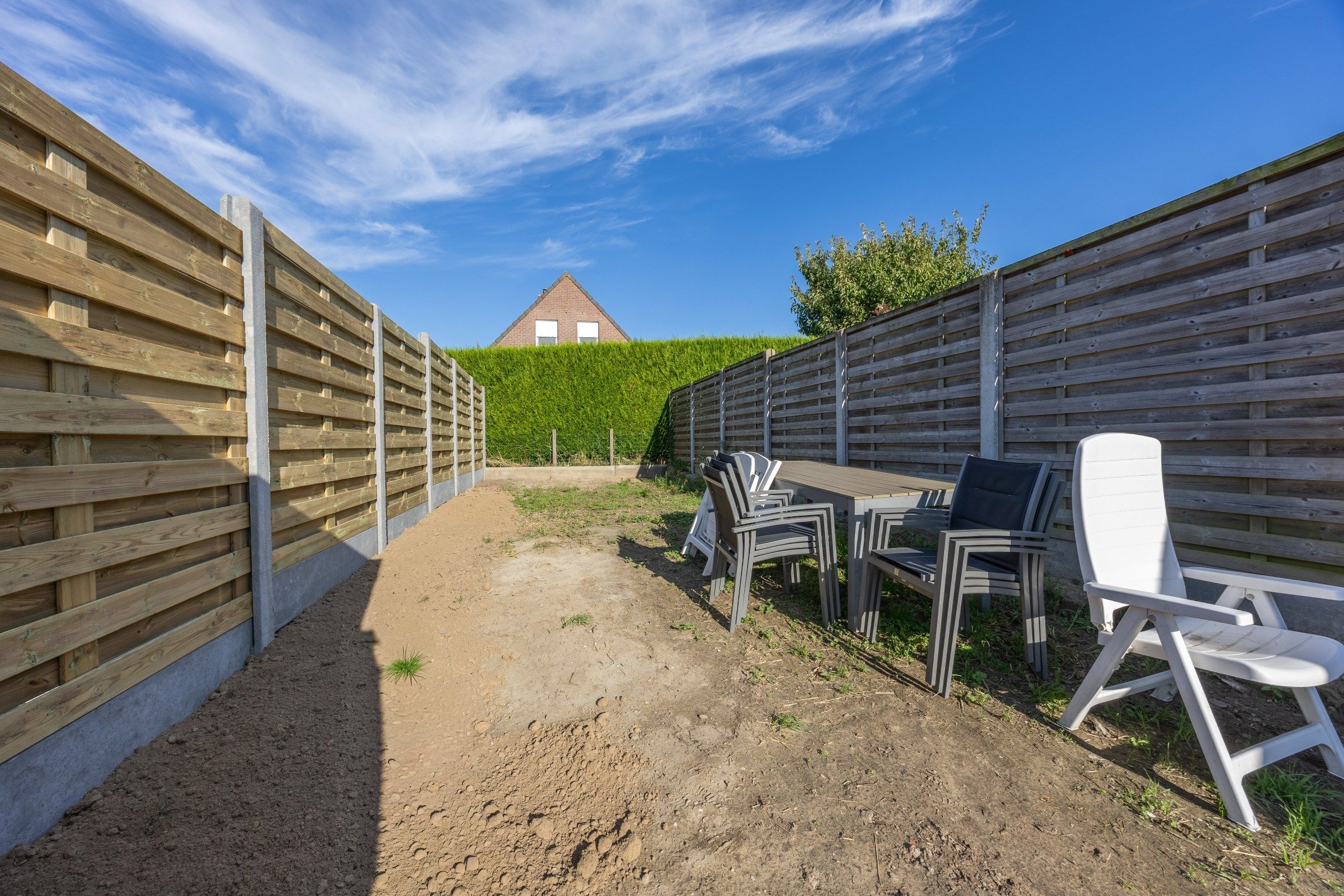 VERNIEUWDE WONING MET TUIN EN GARAGE foto 14