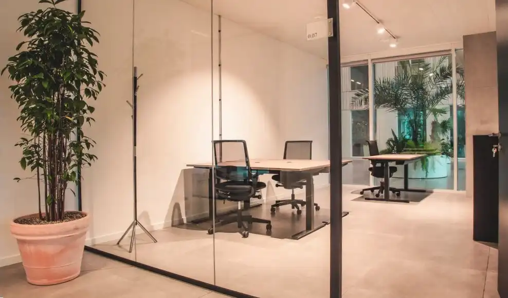 Gemeubelde kantoorruimte in MC-SQUARE Gent-Dampoort foto 3