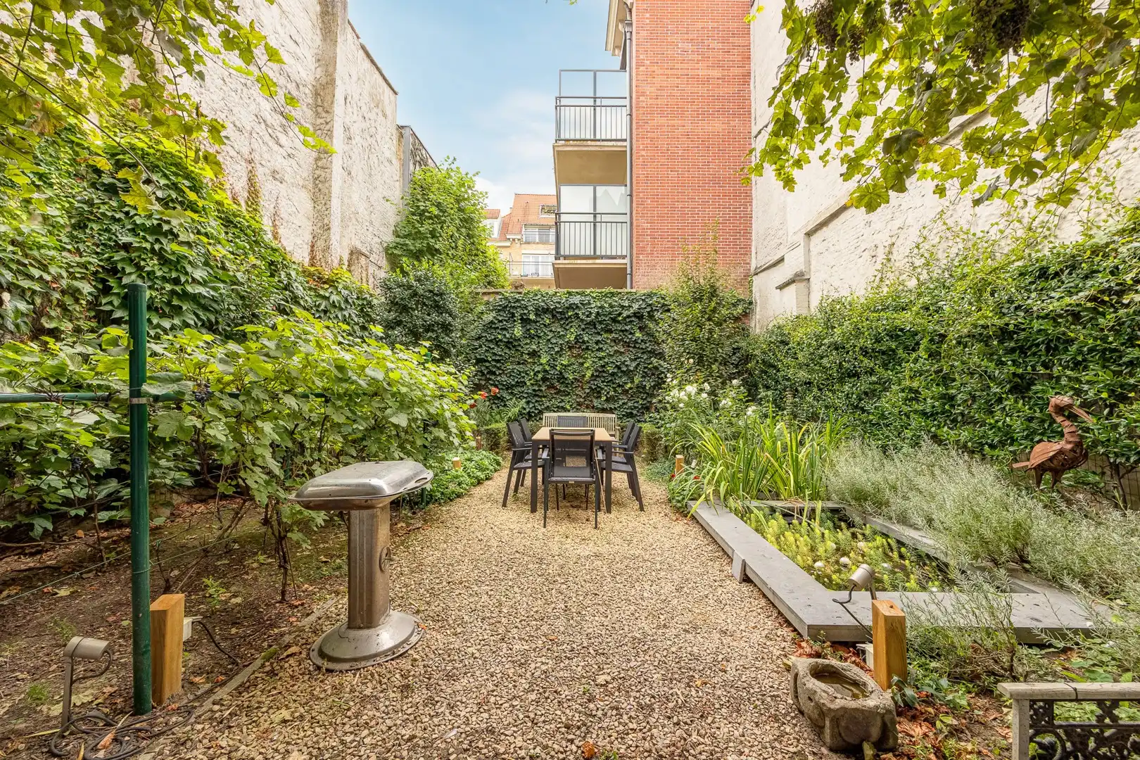 TRAPGEVELWONING MET TUIN foto 4
