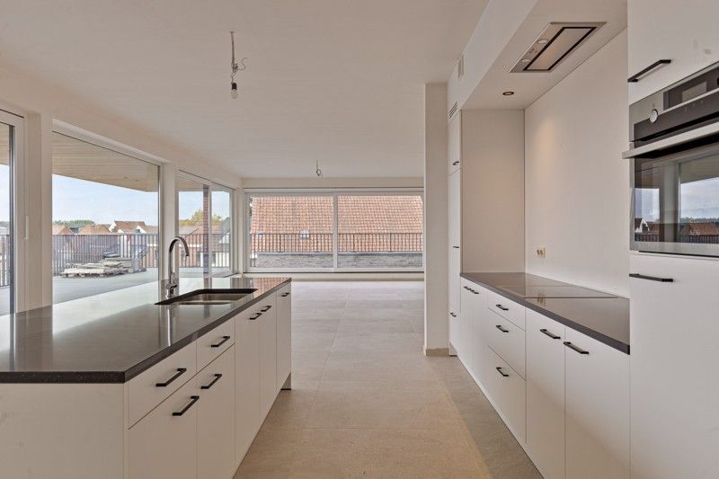 Luxueus appartement met ruime garage in hartje Sint-Baafs-Vijve TE HUUR! foto 11