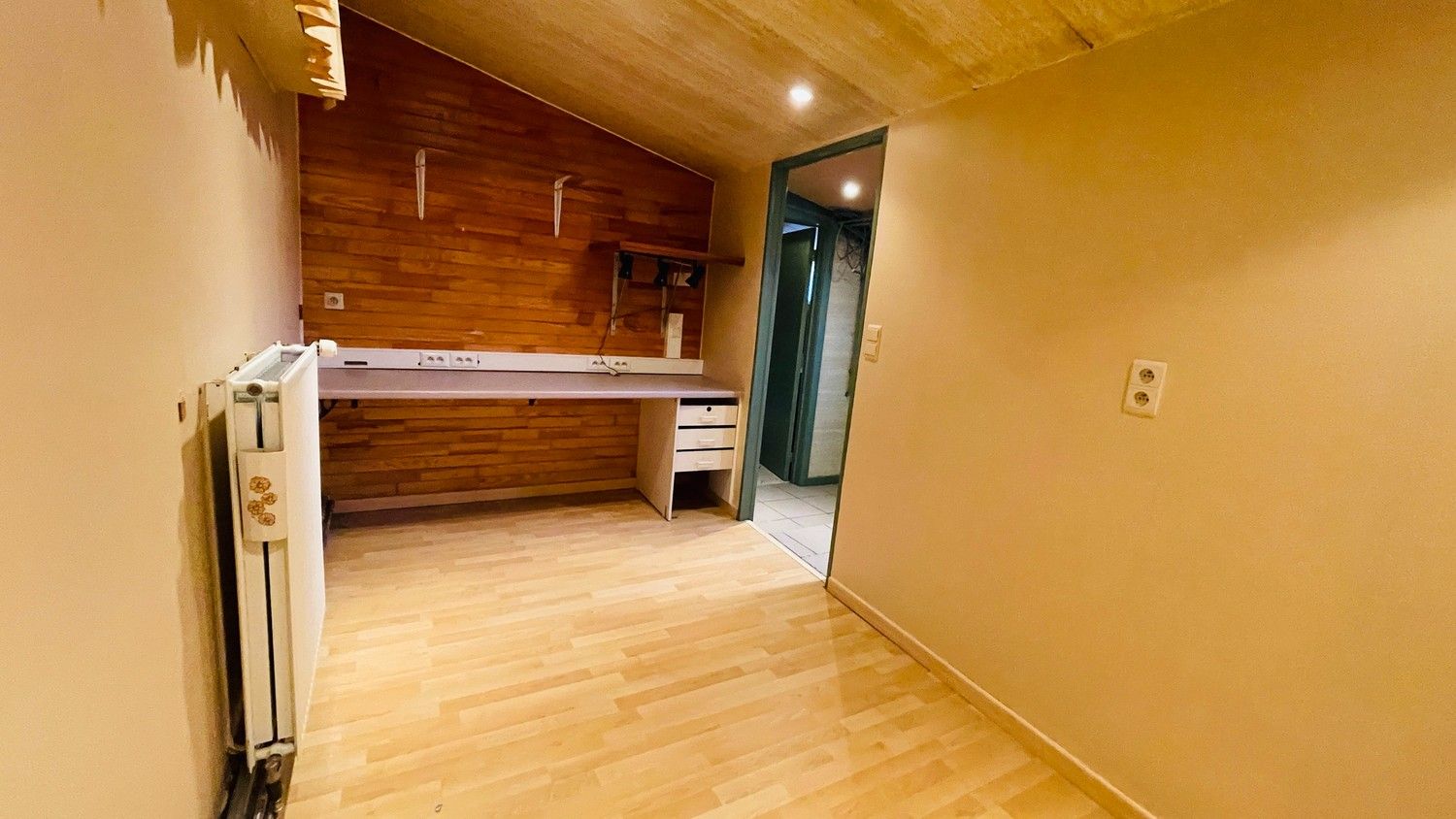 Centraal gelegen woning met 3 slpks, ruime volumes en zonnige buitenruimte foto 18