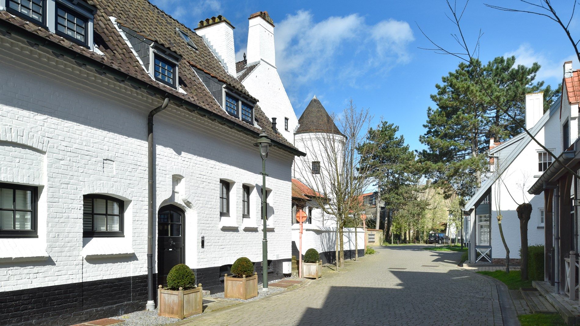 Exclusieve woning met 5 slpks. foto {{pictureIndex}}