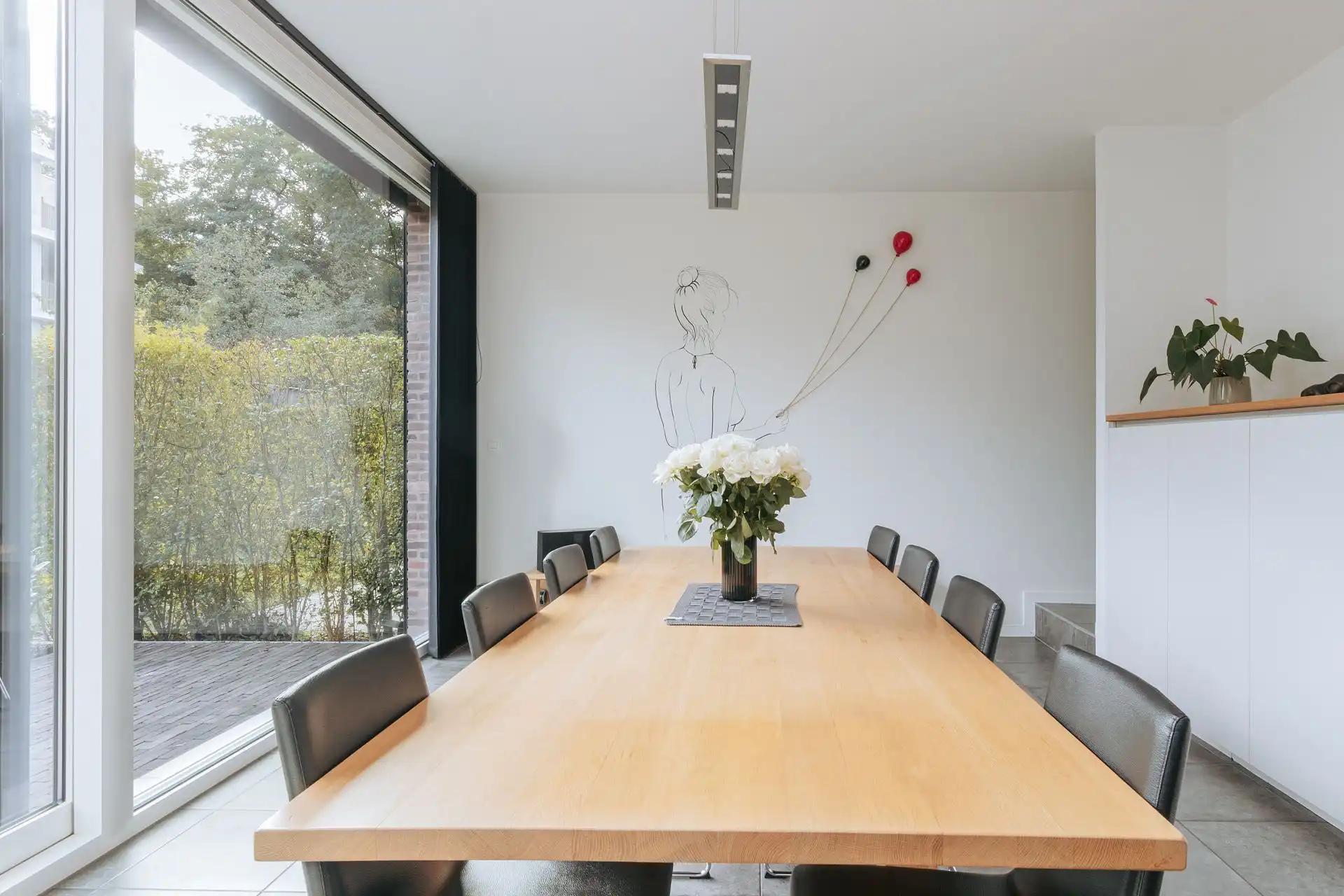 Instapklare gezinswoning met tuin in hartje Boechout foto 3