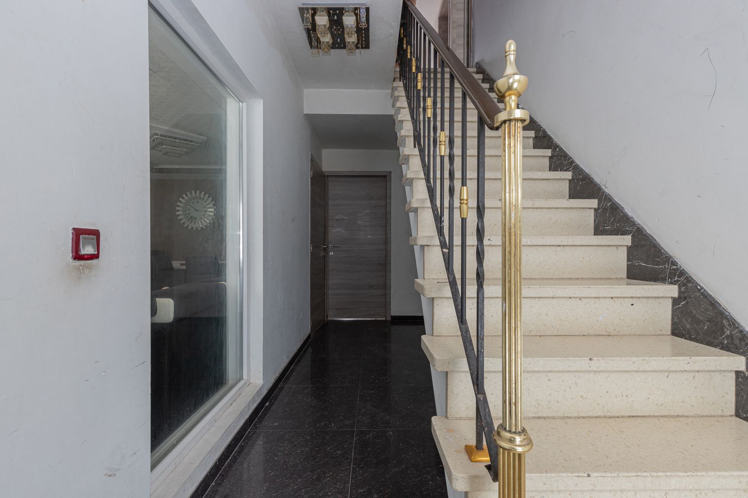 Goed gelegen gezinswoning met 5slpk in Opwijk centrum! foto 2