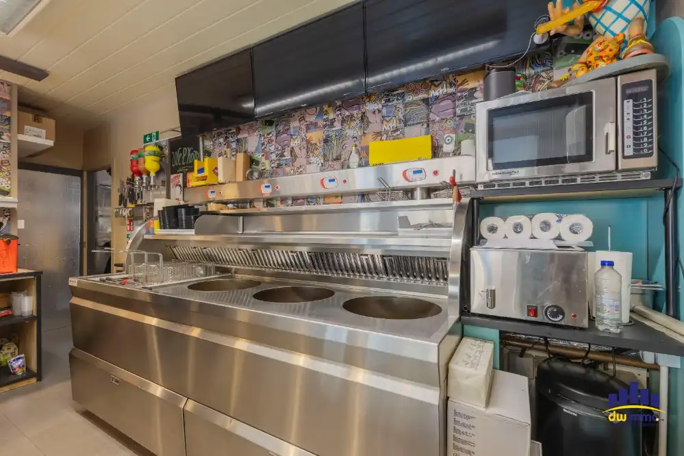 Overname frituur met woonst - op toplocatie in Nevele foto 6
