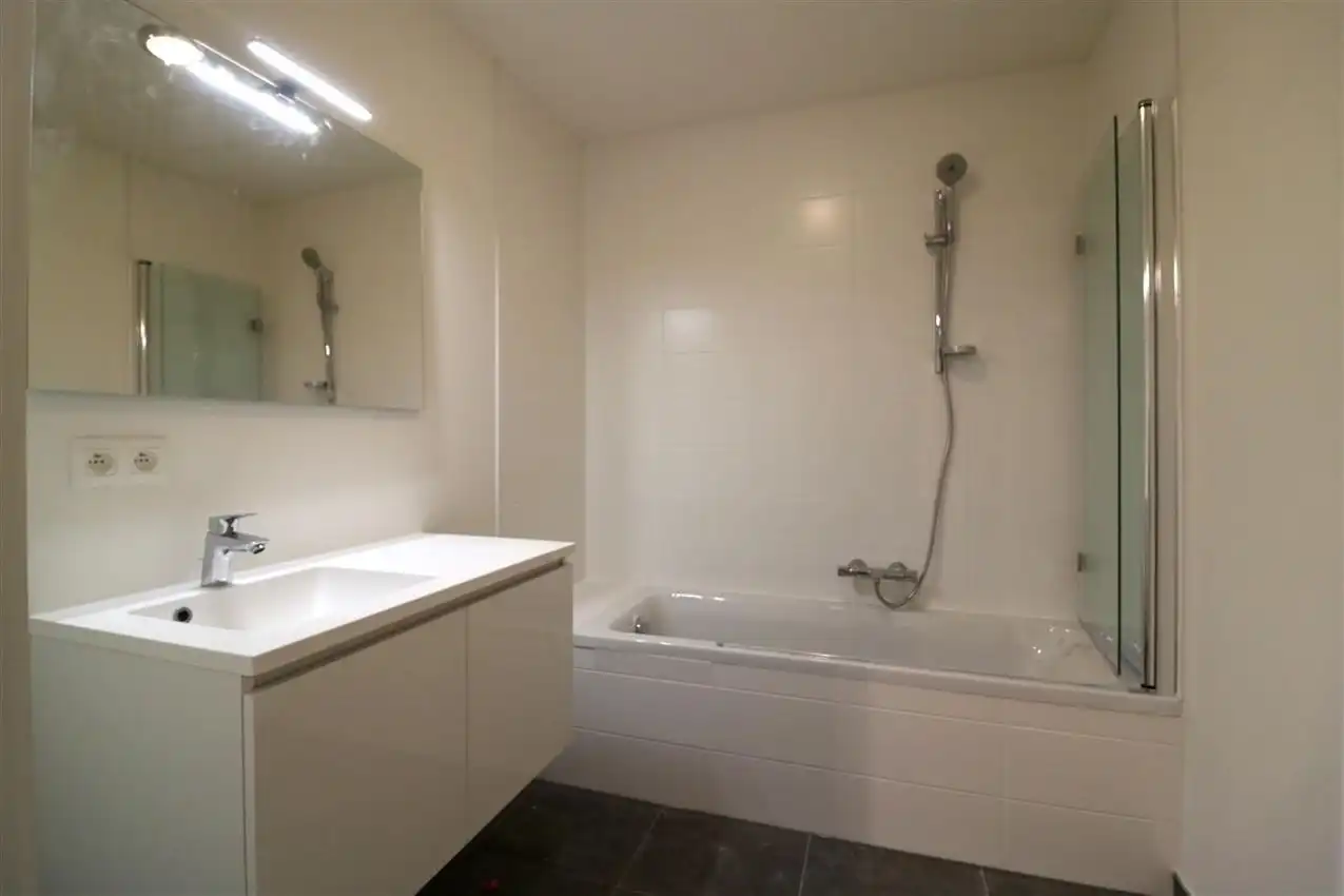 Duplex met 2 slpk., groot terras en autostaanplaats foto 17