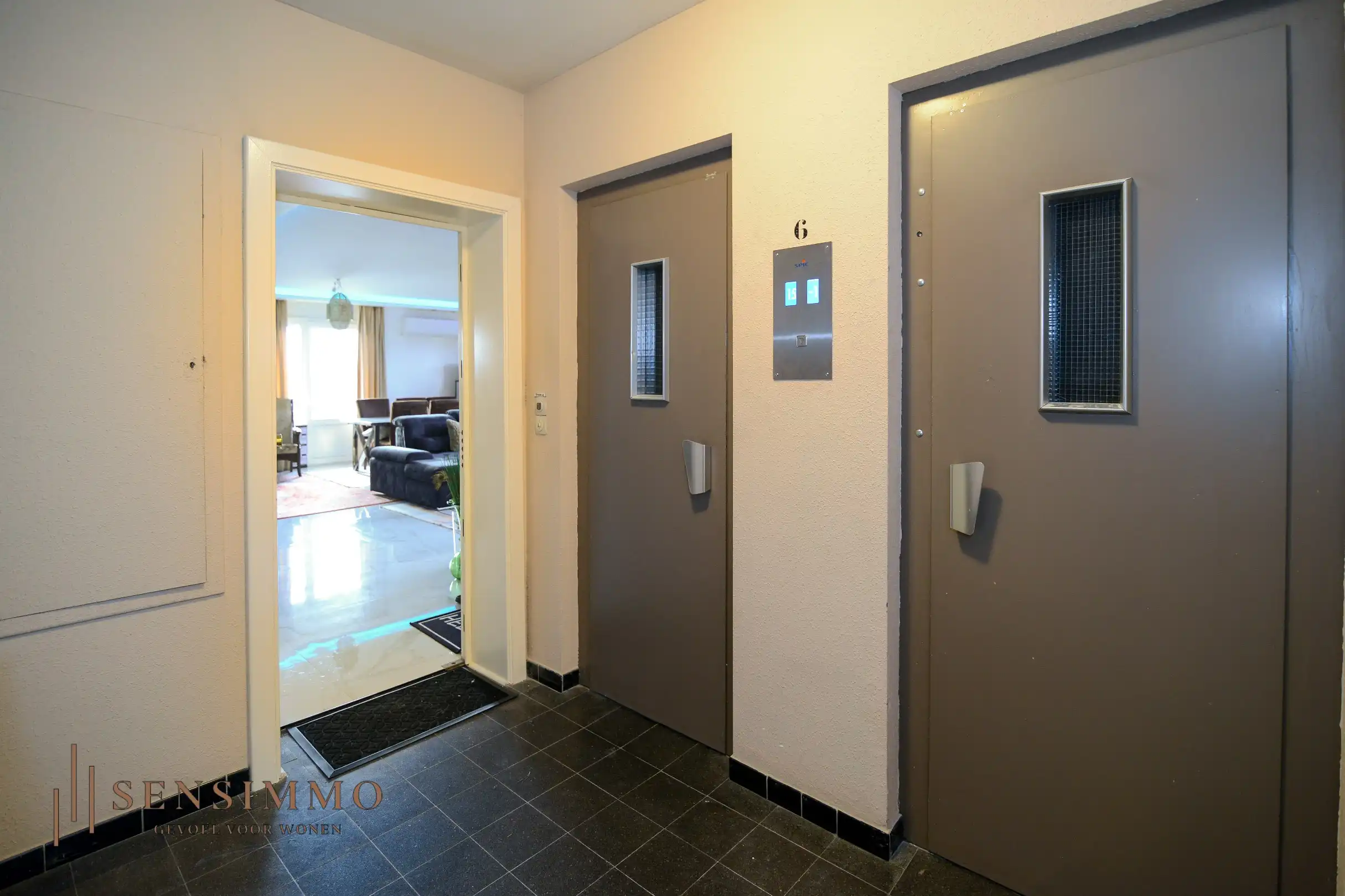 Lichtrijk en ruim 4 slaapkamer appartement met parking vlakbij Genk centrum! foto 18