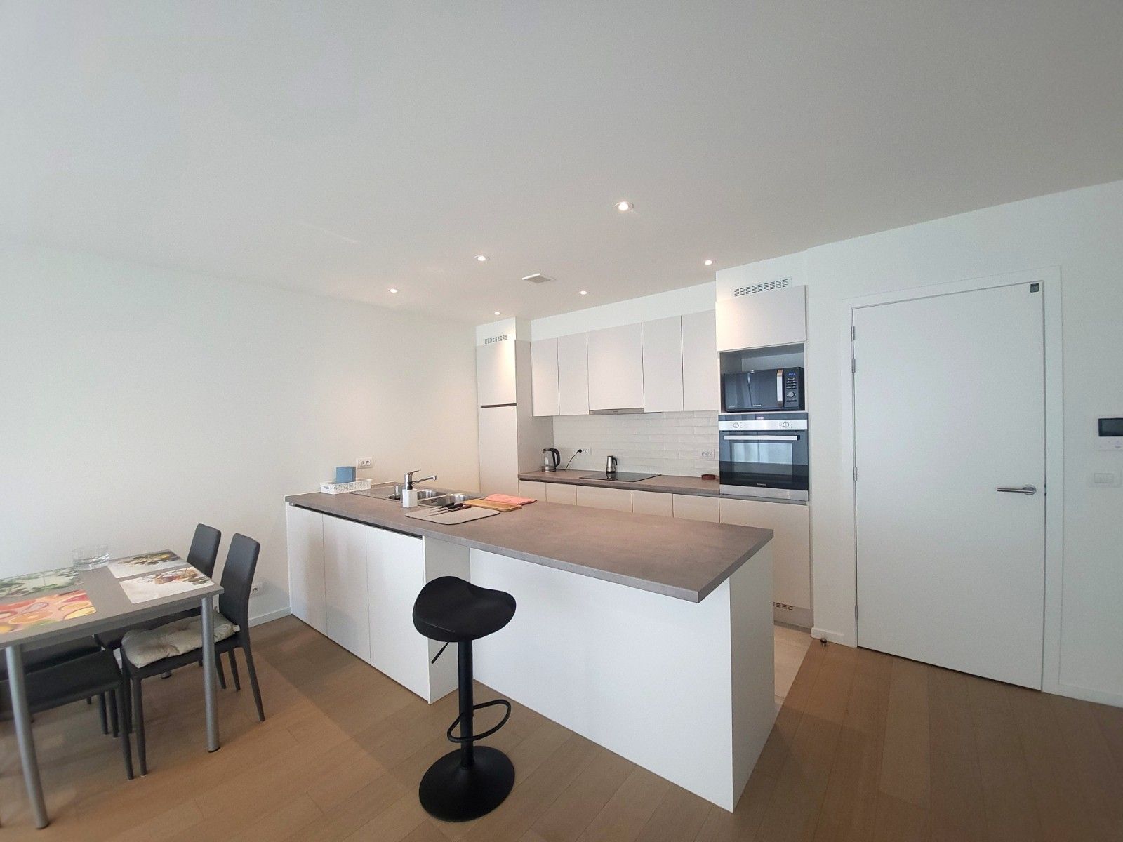 Appartement nabij centrum Deinze foto 4