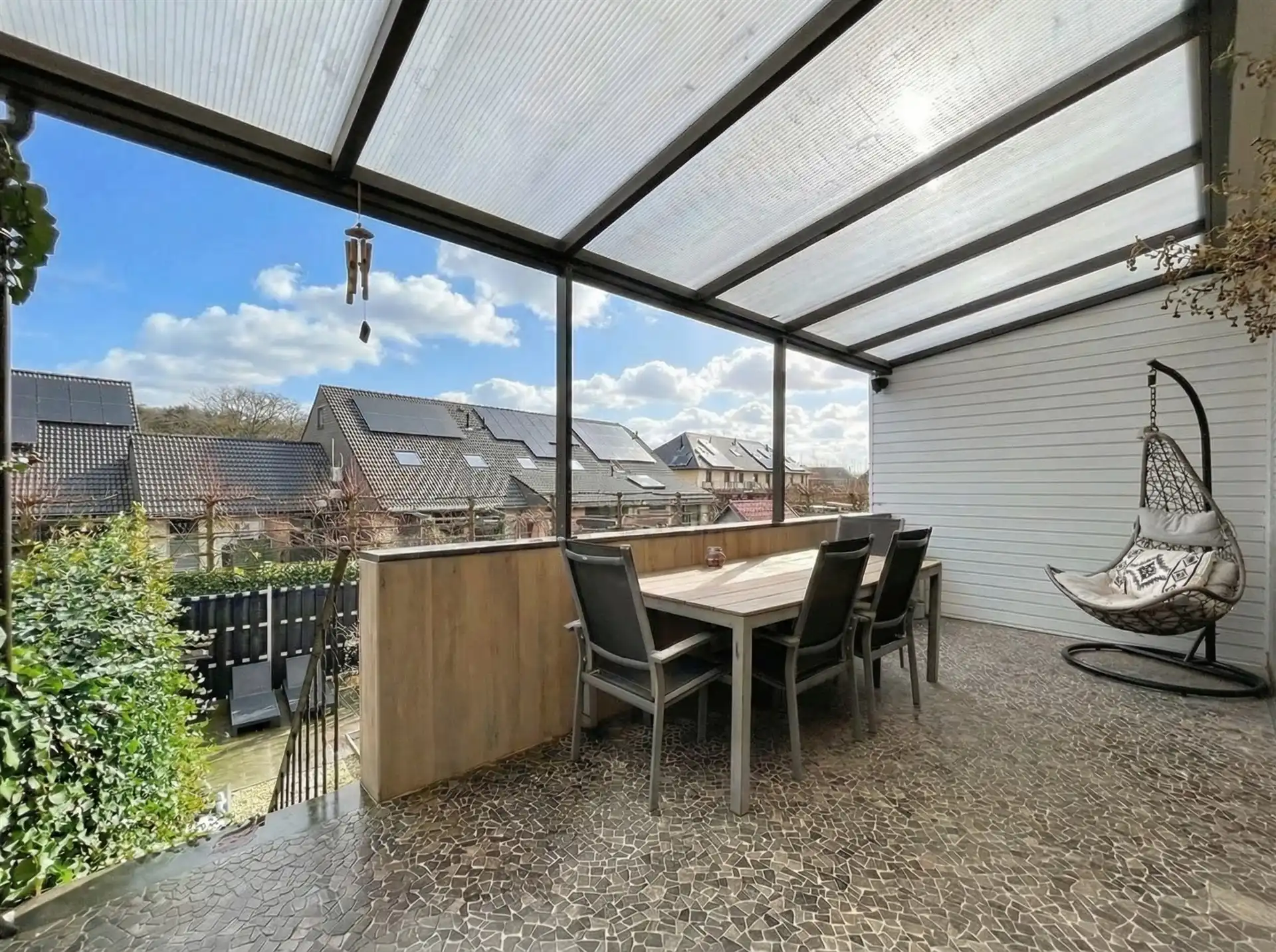 Moderne gezinswoning met 3 ruime slaapkamers en inpandige garage! foto 7