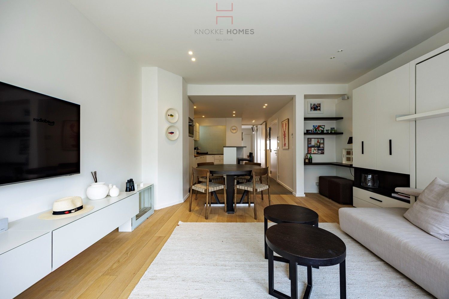 Charmant, ruim 1-kamerappartement met zijdelings zeezicht foto 3