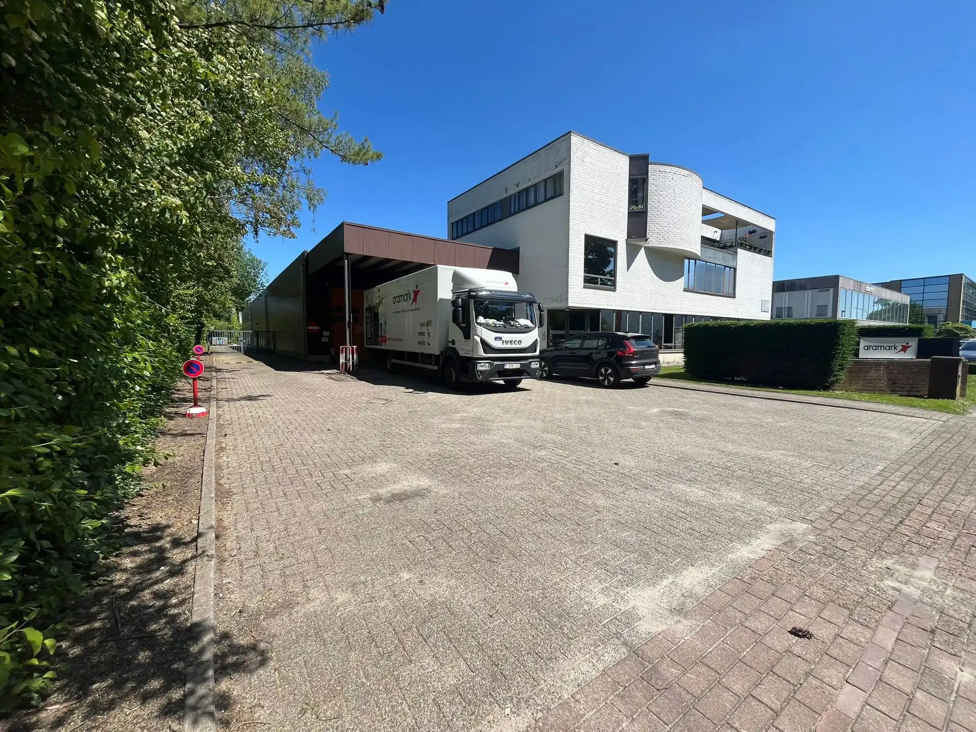Bedrijfsgebouw in industriezone Wilrijk te koop foto 2