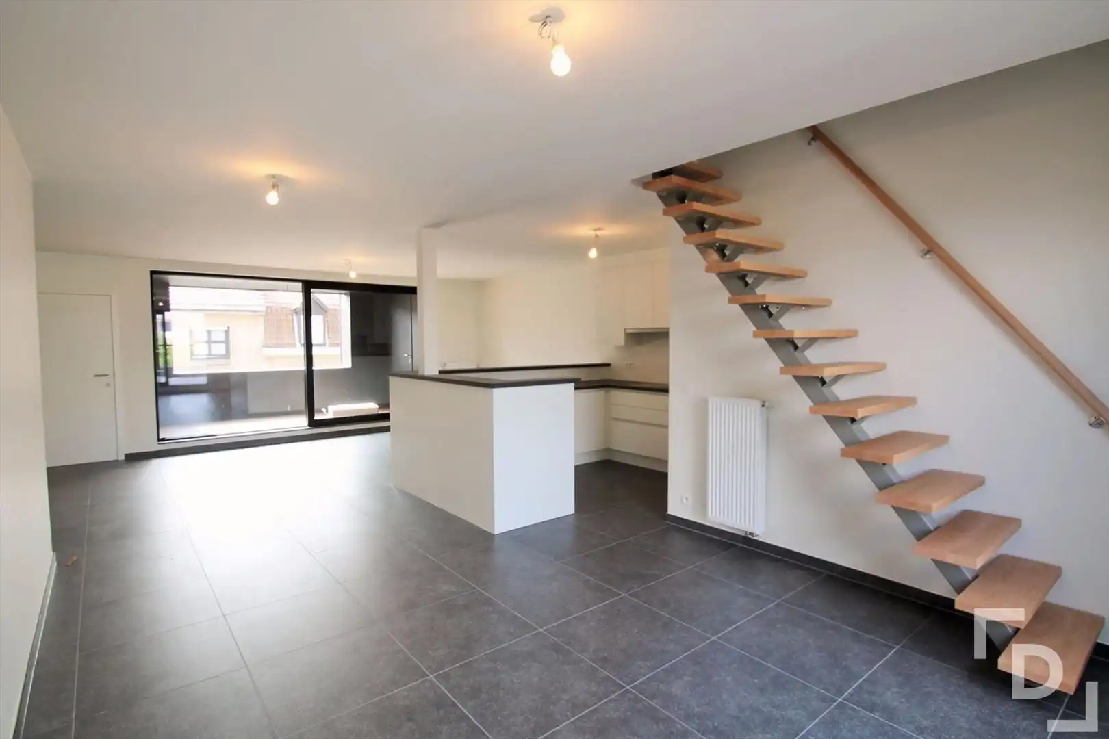 Duplex appartement met garage foto {{pictureIndex}}