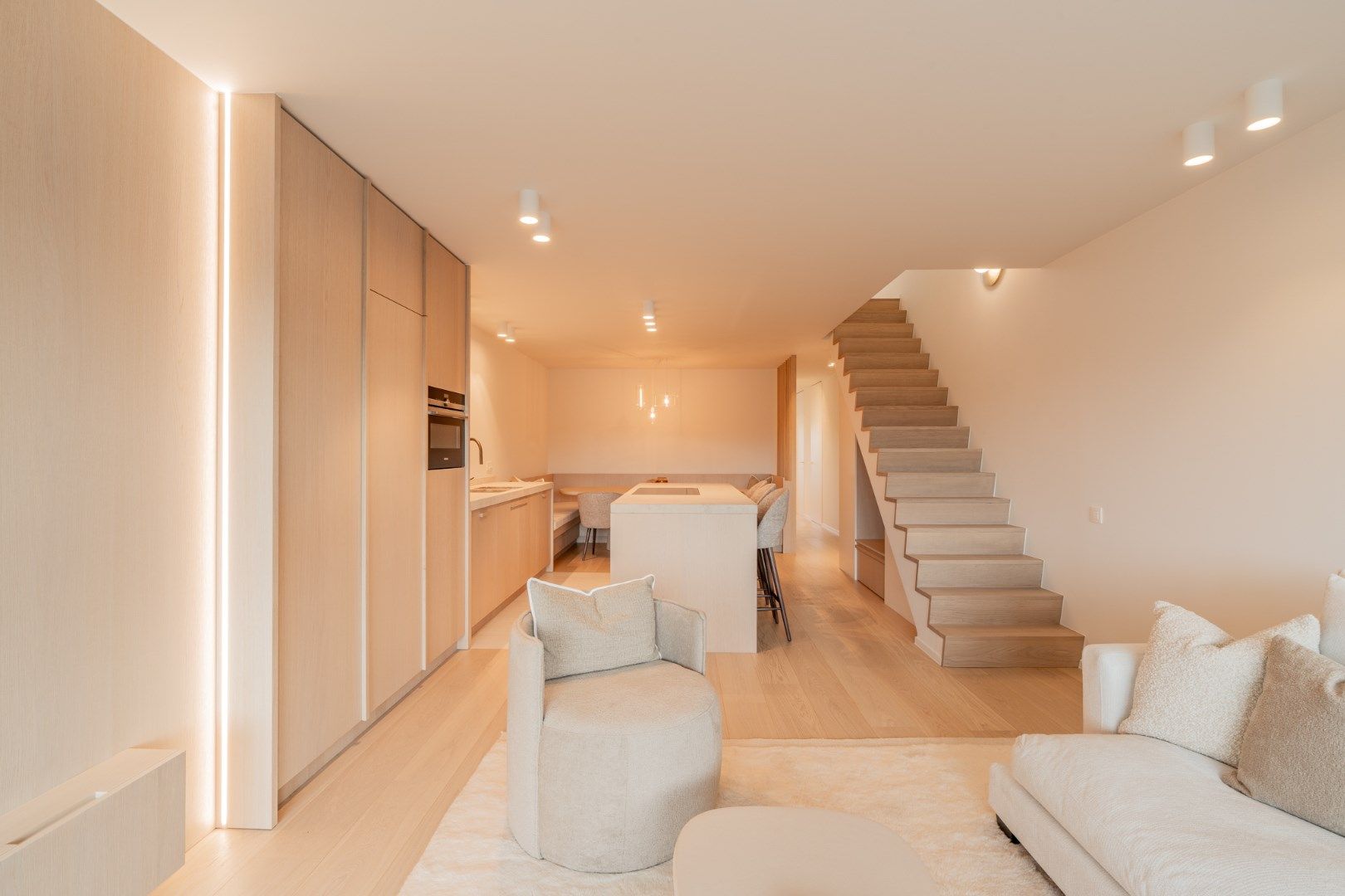 Luxueus gerenoveerde penthouse met groot zonneterras op wandelafstand van het Albertplein foto 10