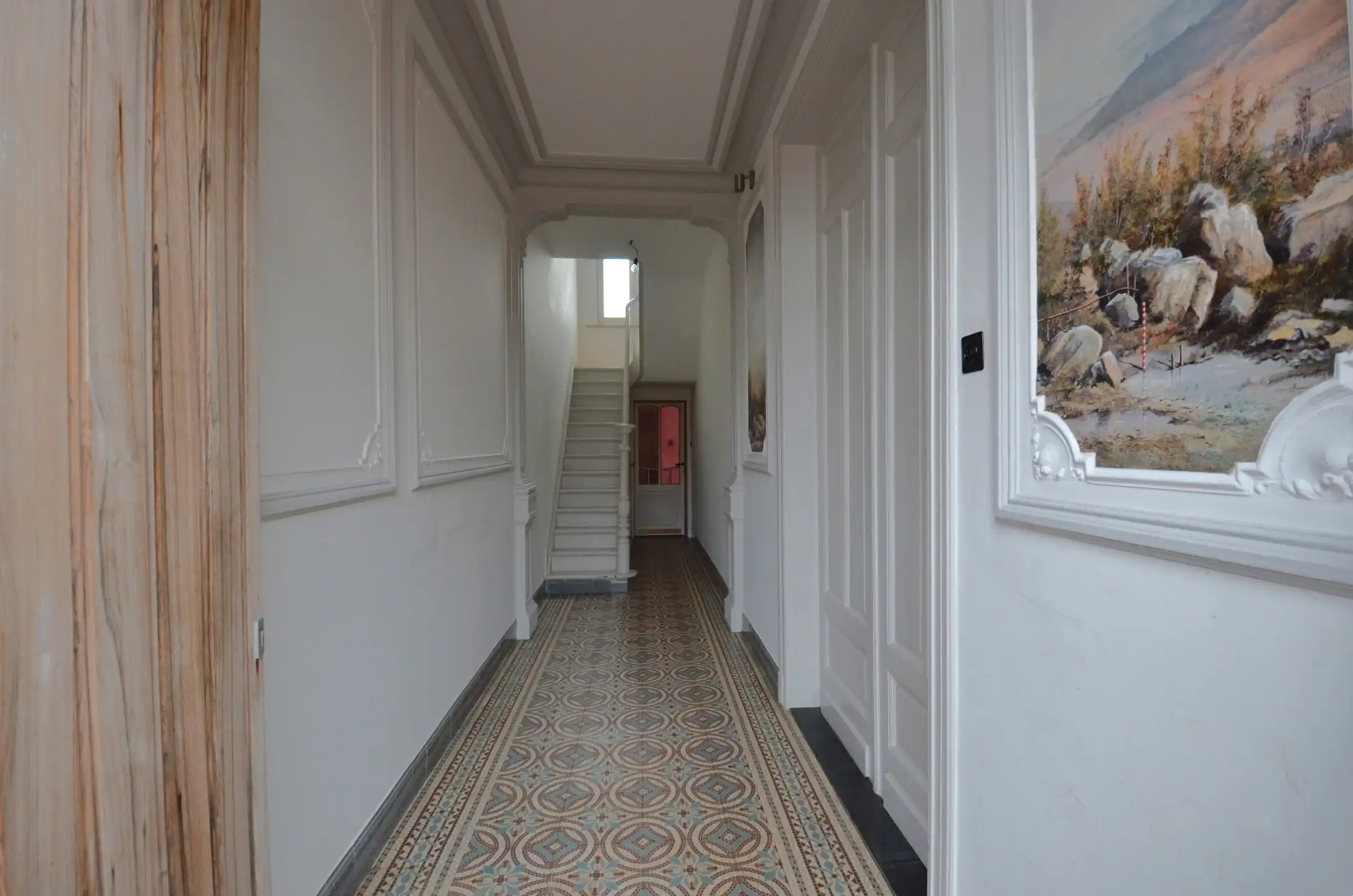 Zeer ruime karaktervolle rijwoning foto 2