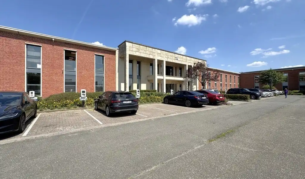 Instapklaar kantoor te huur aan luchthaven in Deurne foto 19