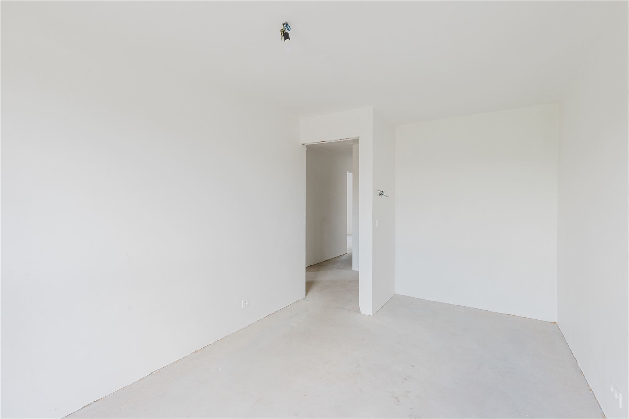 Gunstig gelegen nieuwbouwwoning met 4 slks en bureau foto 15