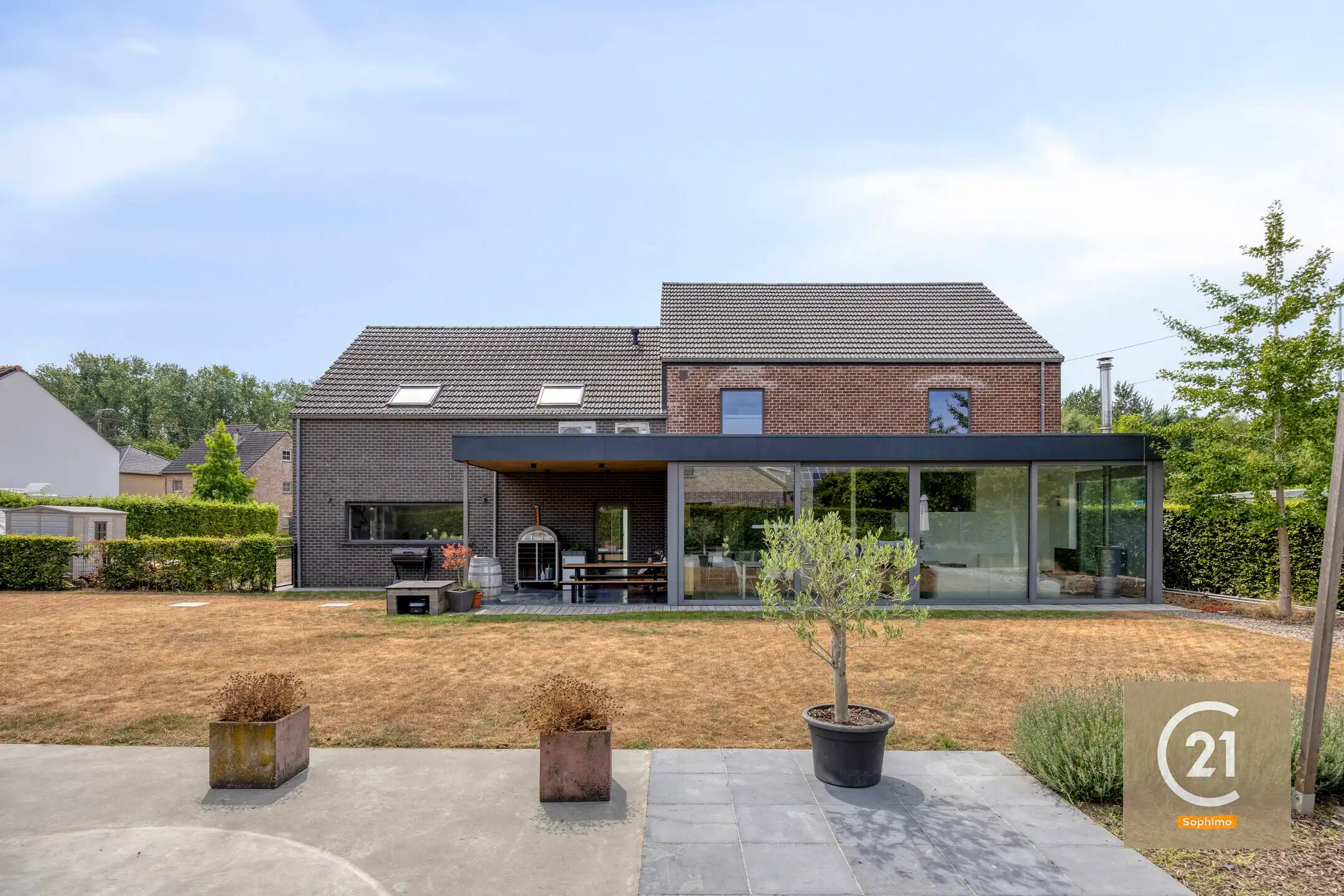 Woning met handelsruime op een strategische locatie foto {{pictureIndex}}