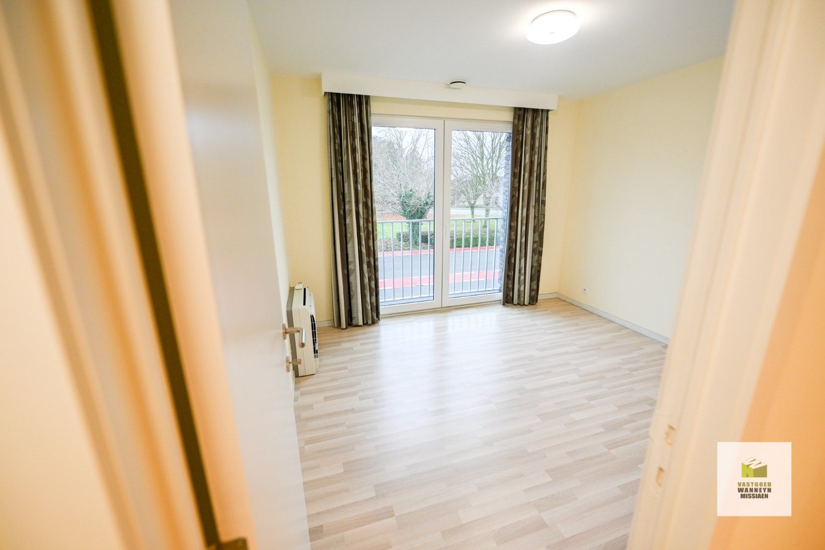 Instapklaar appartement met 2 slaapkamers en balkon aan het station van Beernem foto 11