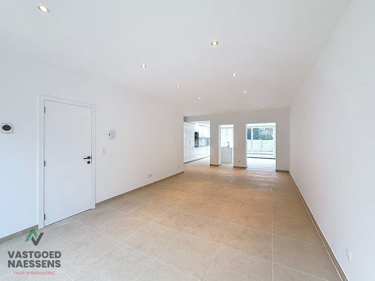 VOLLEDIG GERENOVEERDE WONING MET TUIN / 5 SLPK  foto 4