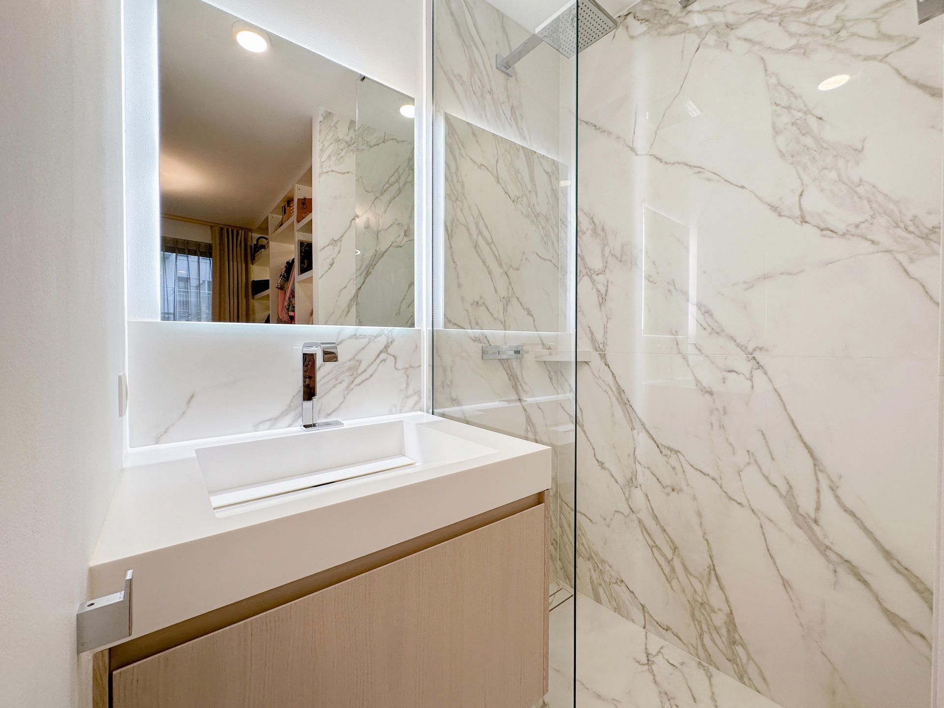 Subliem nieuwbouwappartement in het Zoute met zonnig terras foto 23