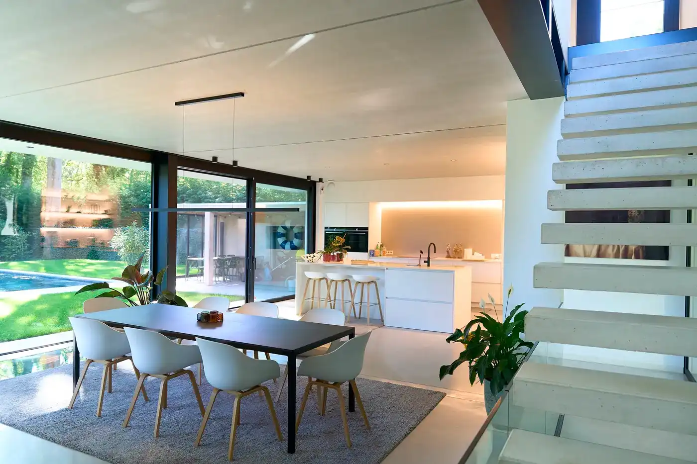 Moderne gezinswoning met ruime tuin, carport en drie slaapkamers en 2 badkamers in het hart van ’s Gravenwezel foto 13