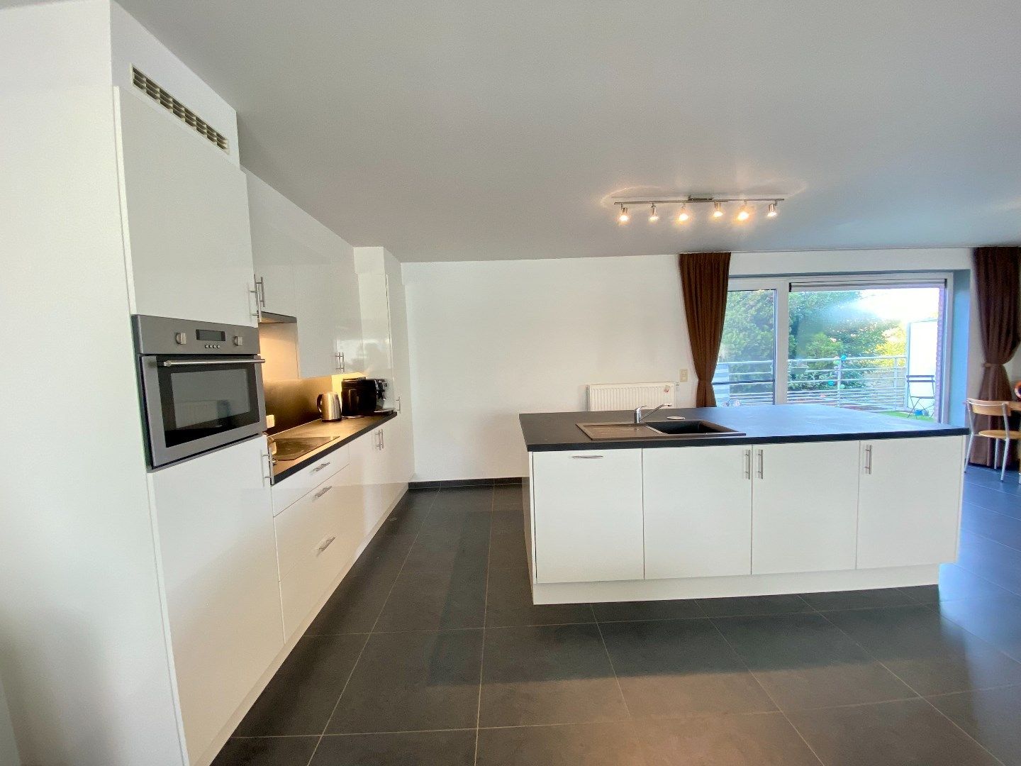 Hedendaagse bel-etagewoning met riante living en 3 slaapkamers foto 3