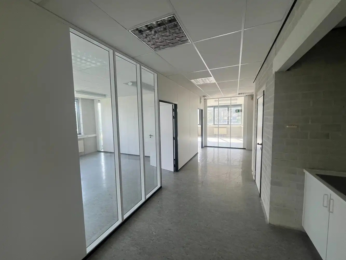 1.786 m² kantoren met 54p foto 28