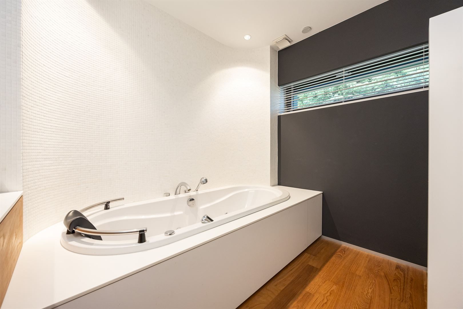 Stijlvolle villa met moderne uitbouw en zuidwest tuin. foto 20