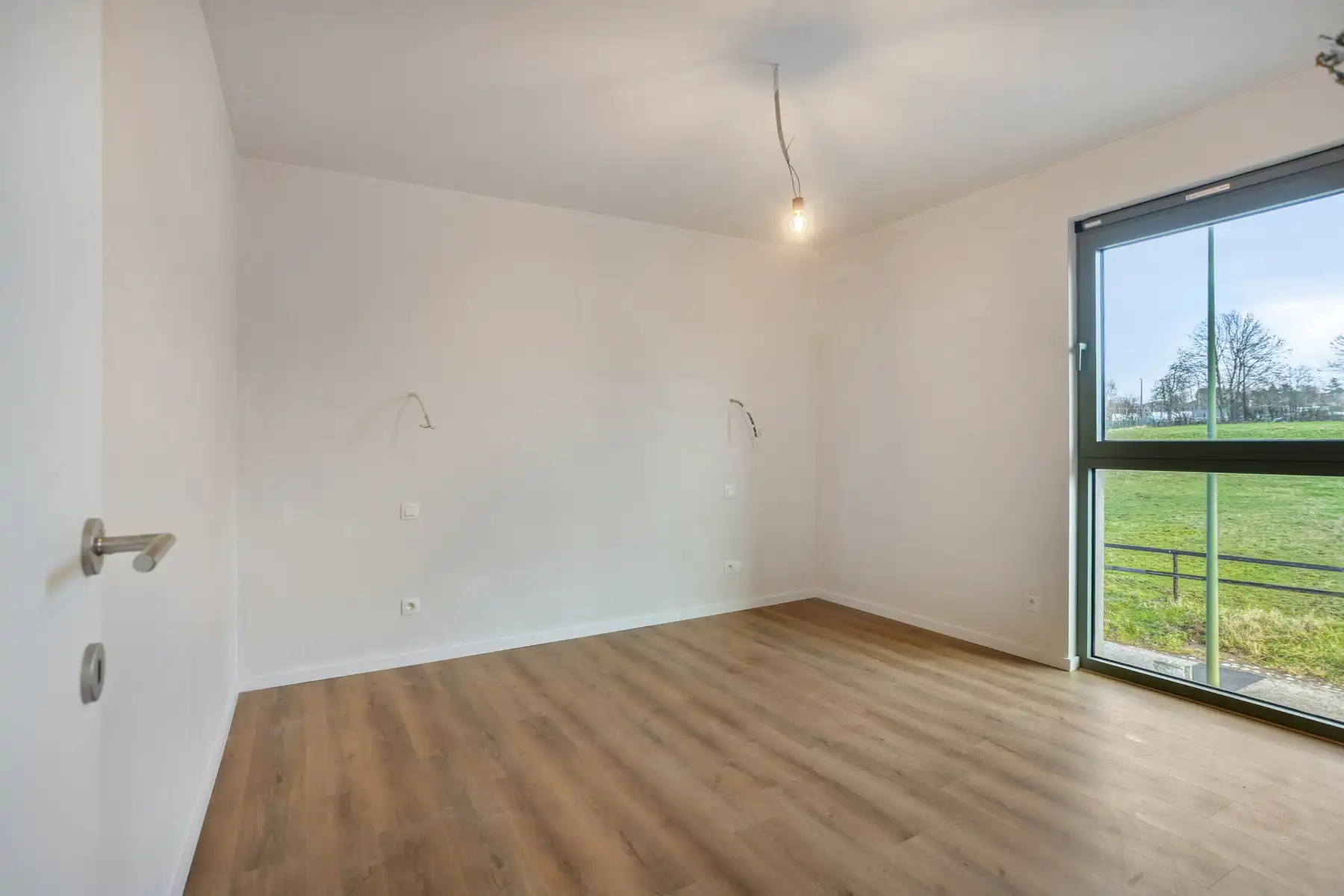 Afgewerkte nieuwbouwwoning met 4 slaapkamers foto 14