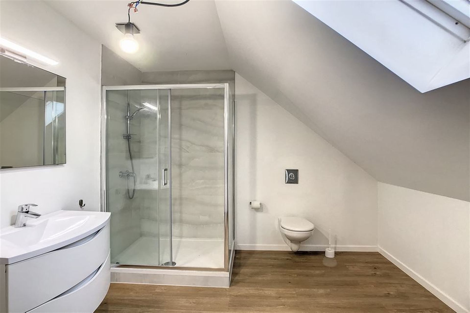 Volledig gerenoveerde woning met tuin foto 9