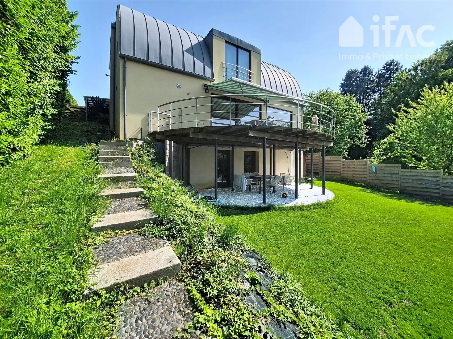 Unieke moderne split-levelvilla met zwembad op 17a83ca foto 17