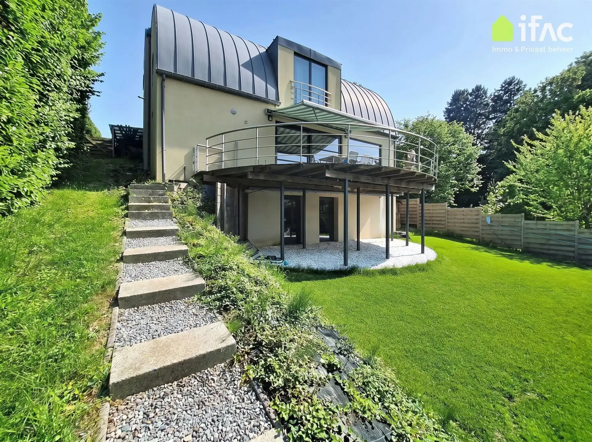 Unieke moderne split-levelvilla met zwembad op 17a83ca foto 17