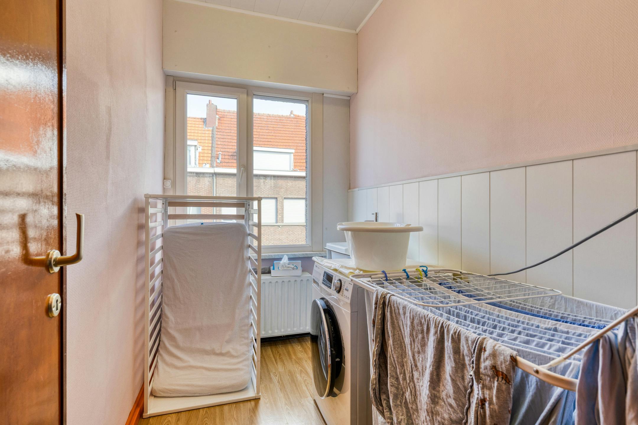 Huis met veel potentieel te koop in Merksem foto 11