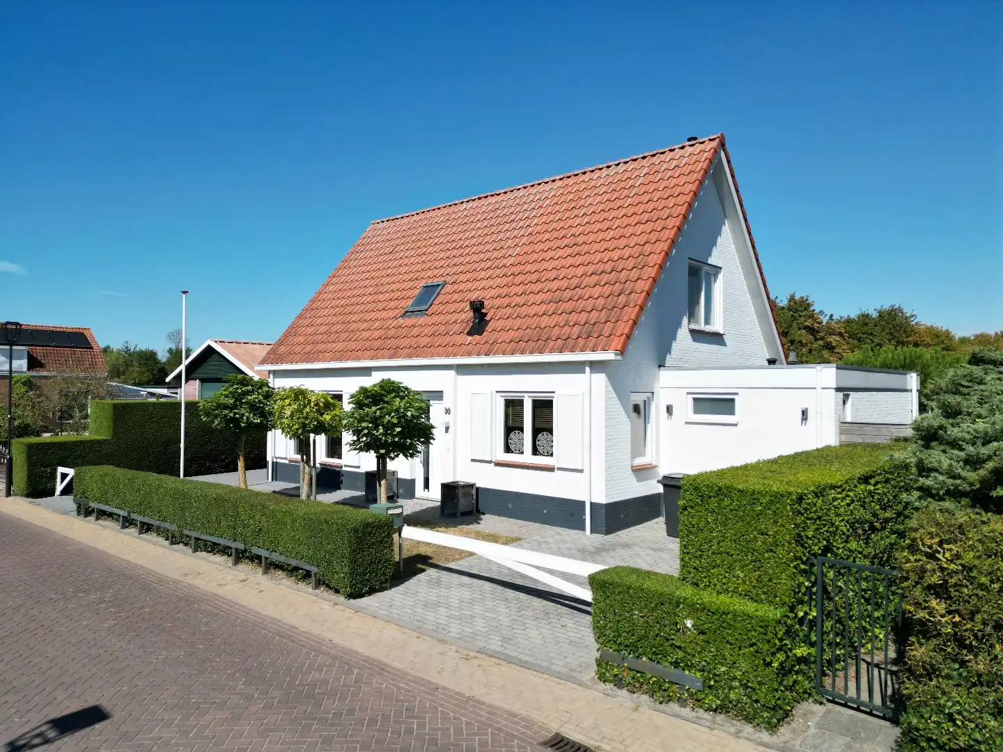 Charmante woning met verrassend veel ruimte en comfort. foto 2