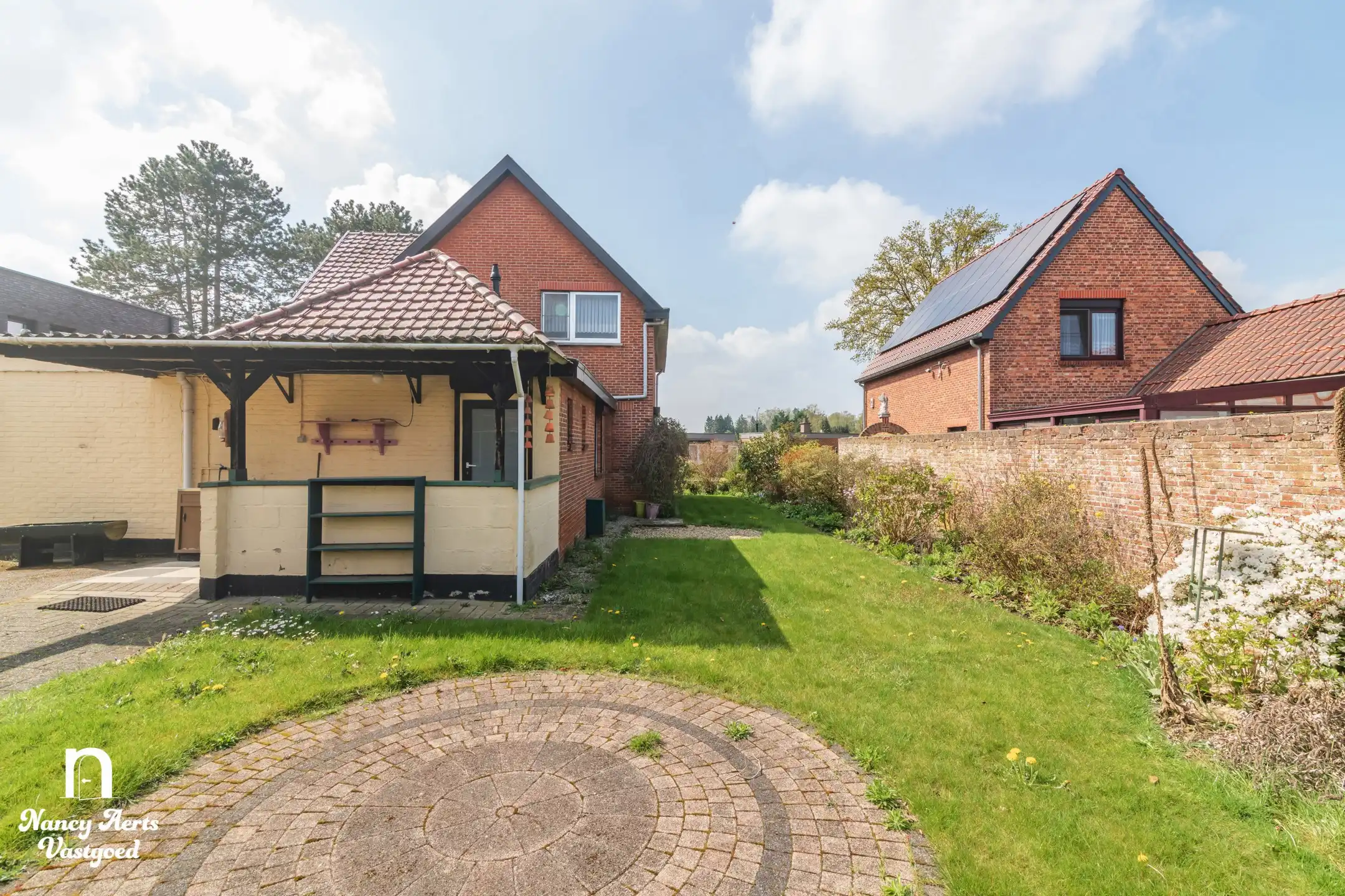 Charmante gezinswoning met mogelijkheden op royaal perceel foto 5