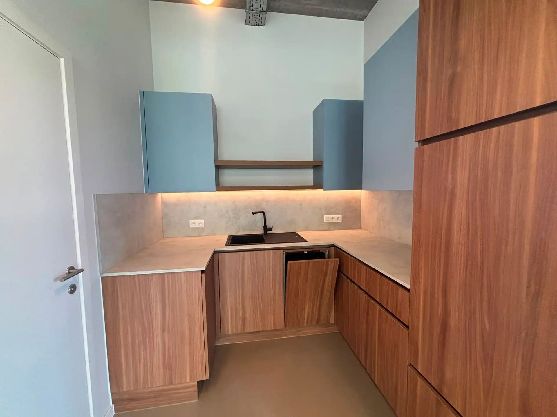 Te Huur : Kantoor/showroom foto 5