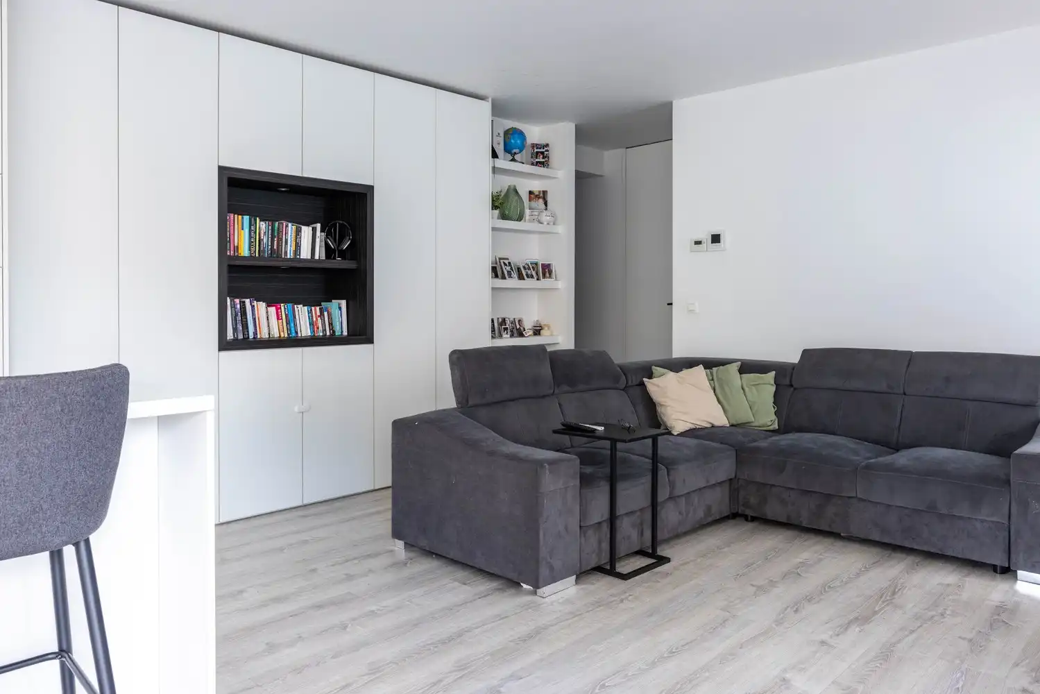 Ruim 2SLK-appartement (95 m²) met terras en zicht op Park Spoor Noord + parking foto 8