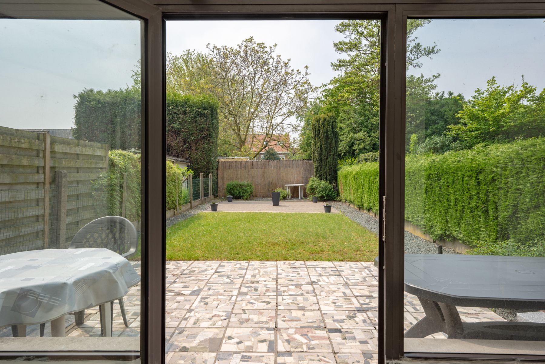 Instapklare woning met 3 slaapkamers, tuin en garage foto 3