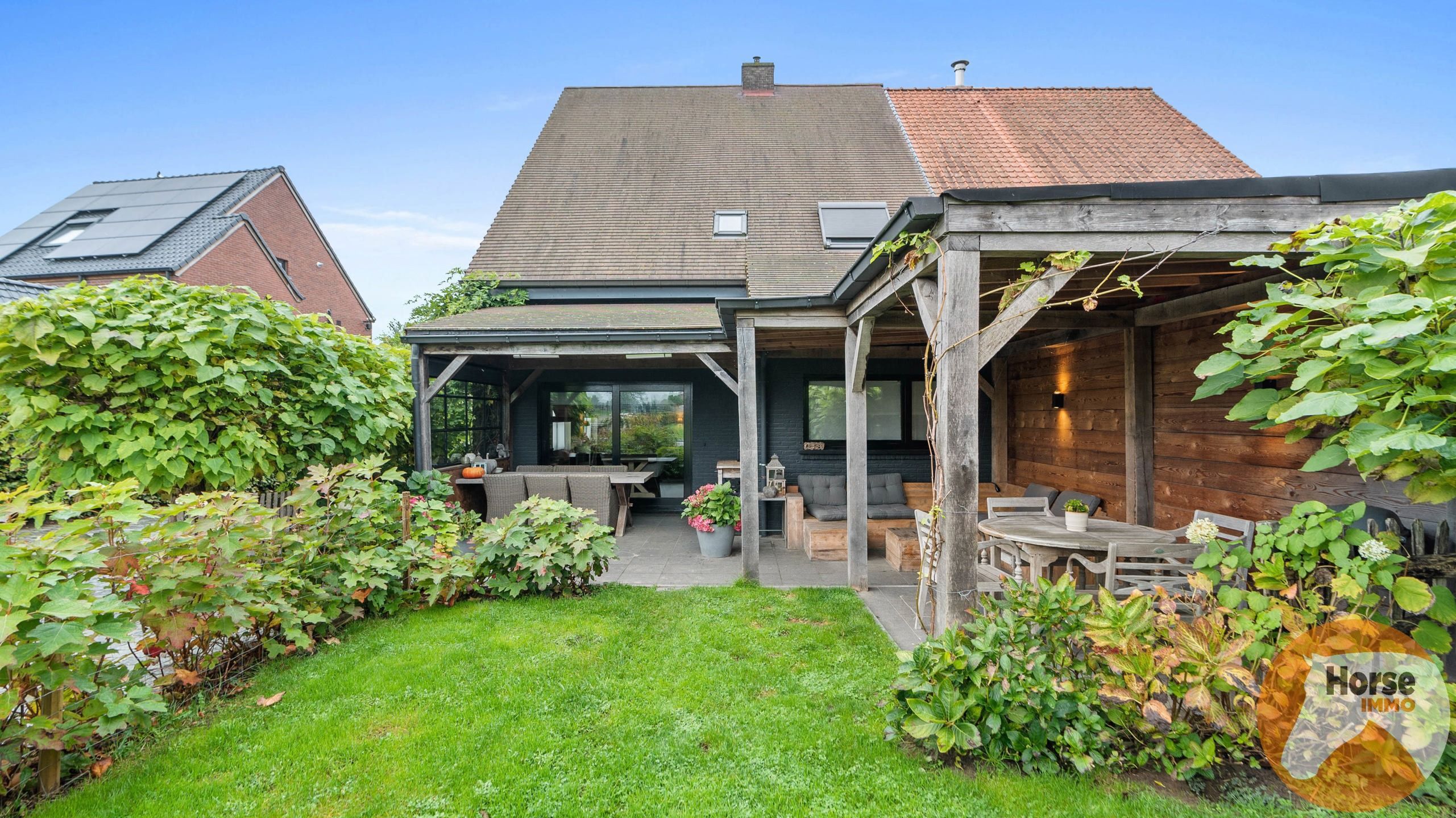 OOSTERZELE - Instapklare woning met stallen, piste en weides foto 8