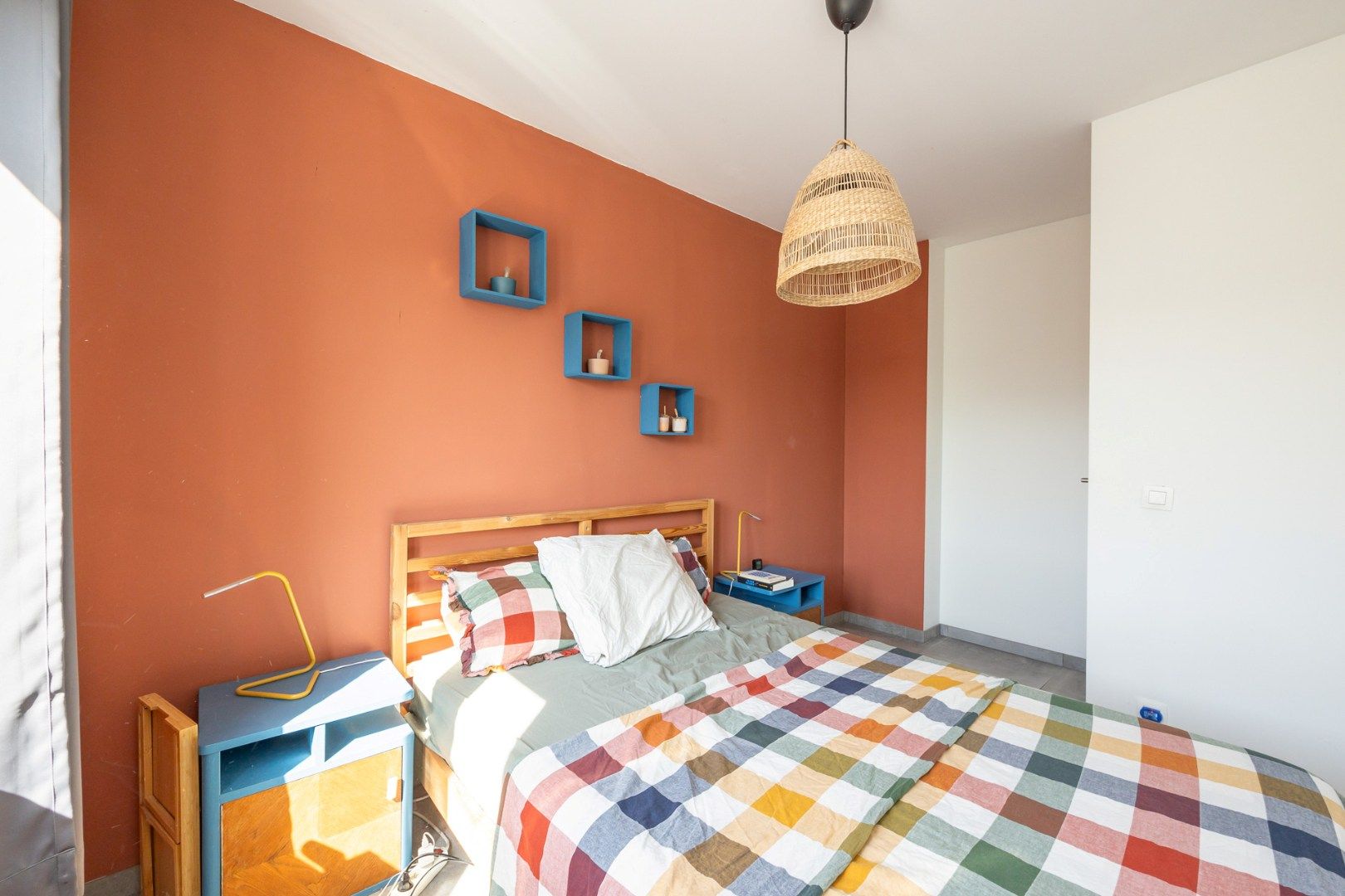 Gerenoveerd (2017) 2-slaapkamer appartement (112m²) met terras en autostaanplaats!  foto 8